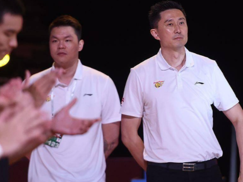 球天下体育平台-广东队3人起飞，杜锋朱芳雨看错1名外援，前锋黑马将支援辽粤大战